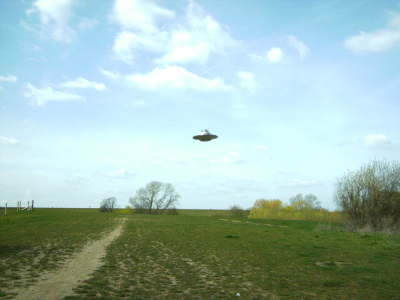 Day_3_variation_2_UFO_001